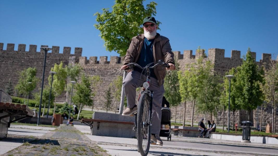 İlhami dede sağlıklı yaşam için günde yaklaşık 20 kilometre pedal çeviriyor 3